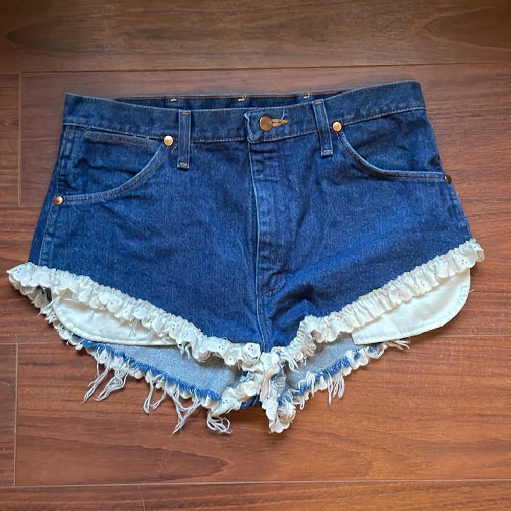 Women’s wrangler shorts size 32x34